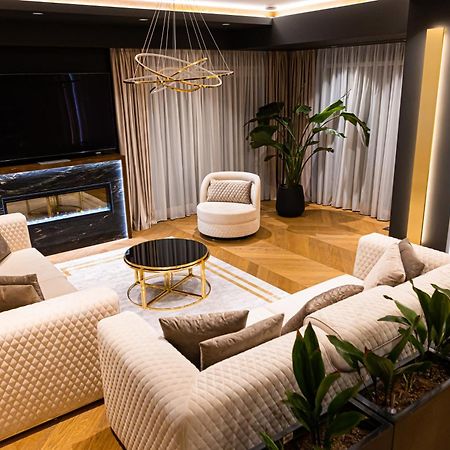 Deluxe Aparthotel Marwell Residence Suceava Luaran gambar