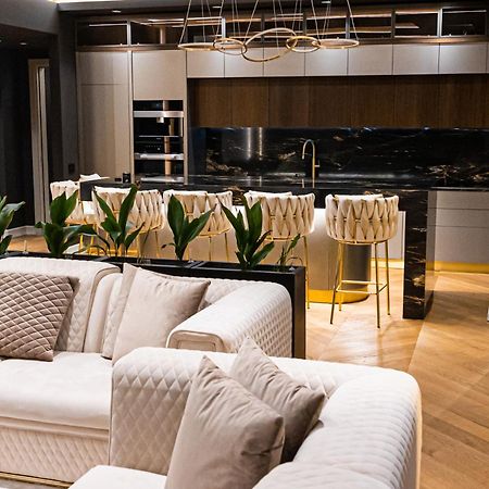 Deluxe Aparthotel Marwell Residence Suceava Luaran gambar