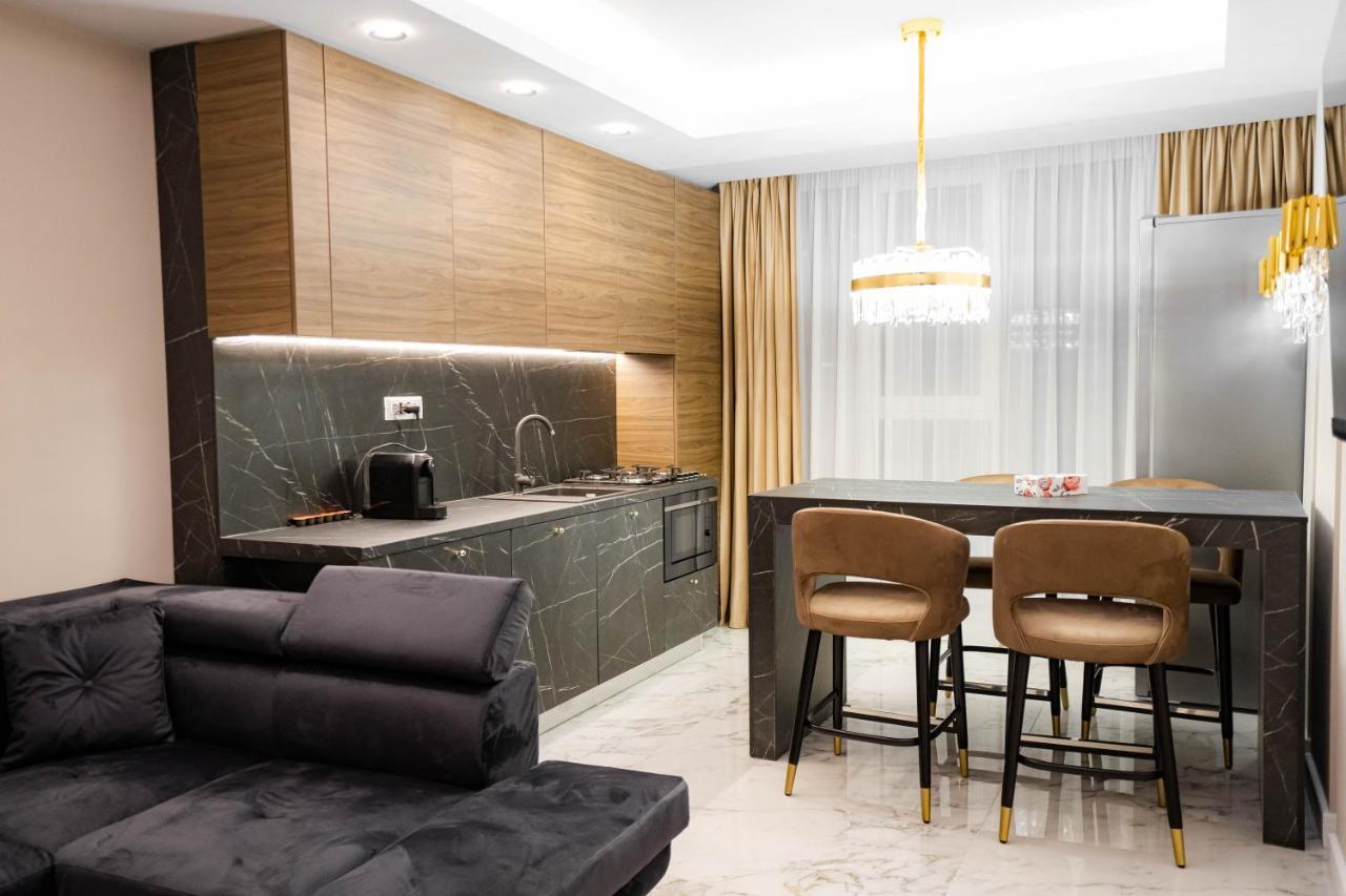 Deluxe Aparthotel Marwell Residence Suceava Luaran gambar
