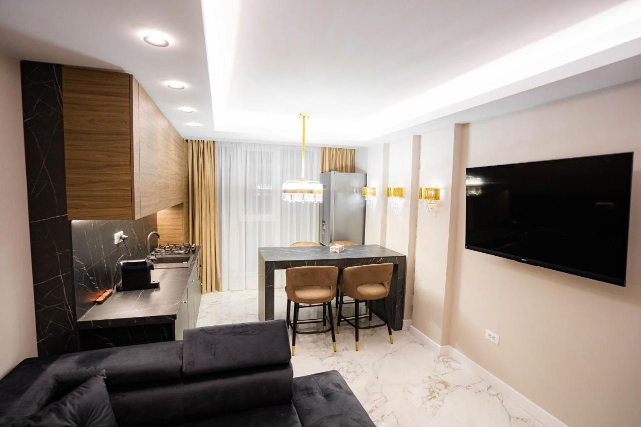 Deluxe Aparthotel Marwell Residence Suceava Luaran gambar