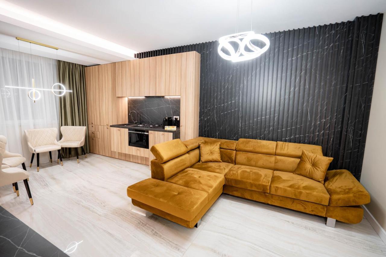 Deluxe Aparthotel Marwell Residence Suceava Luaran gambar