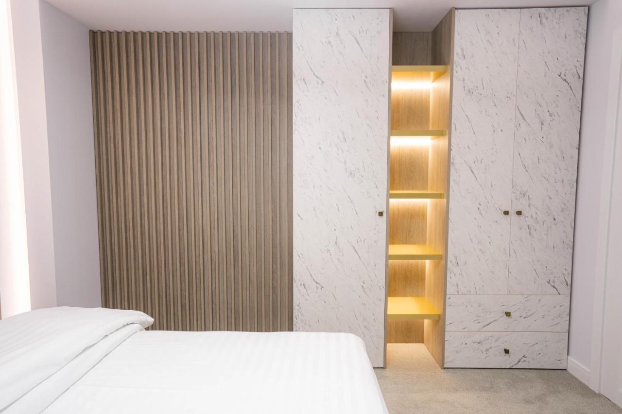 Deluxe Aparthotel Marwell Residence Suceava Luaran gambar