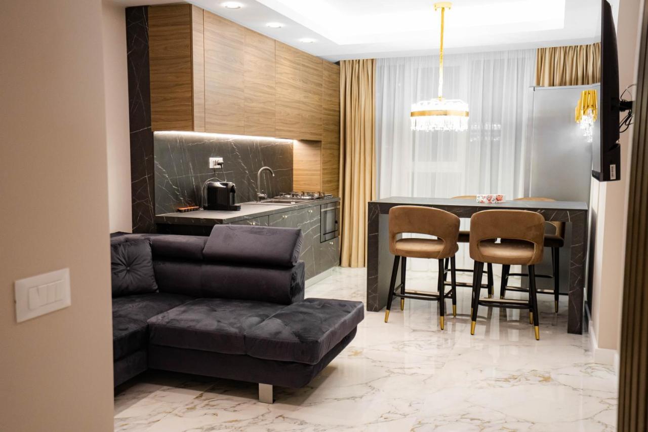 Deluxe Aparthotel Marwell Residence Suceava Luaran gambar