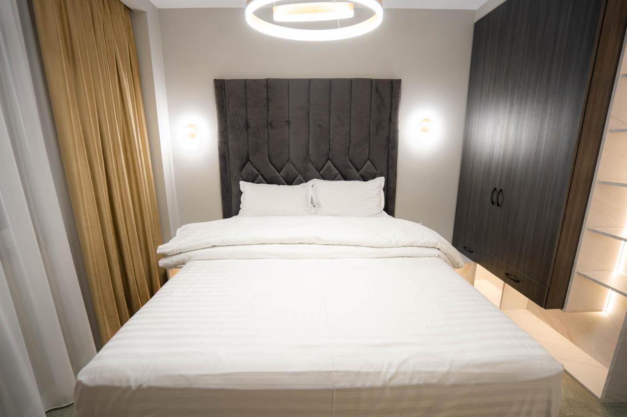 Deluxe Aparthotel Marwell Residence Suceava Luaran gambar