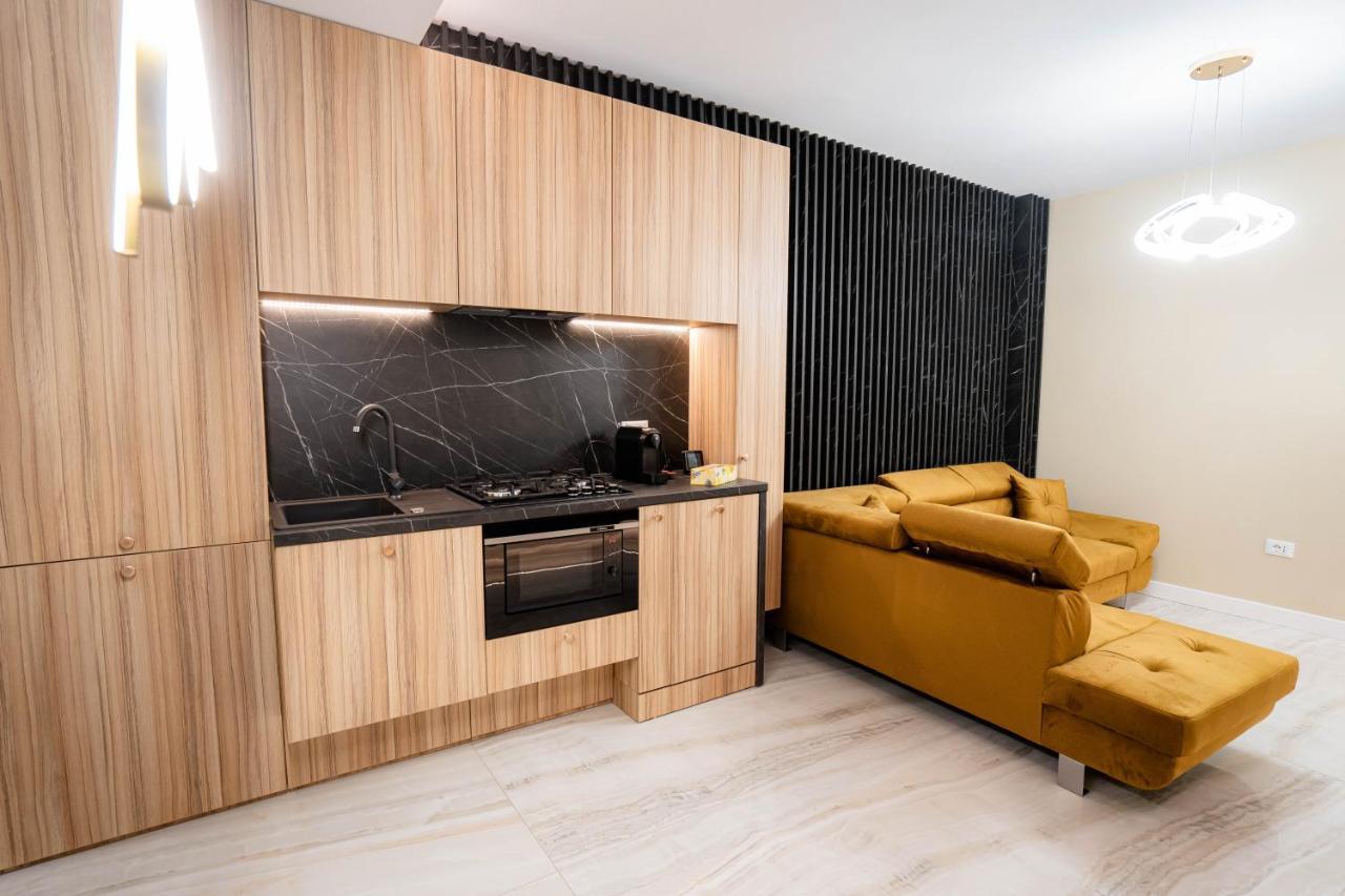 Deluxe Aparthotel Marwell Residence Suceava Luaran gambar