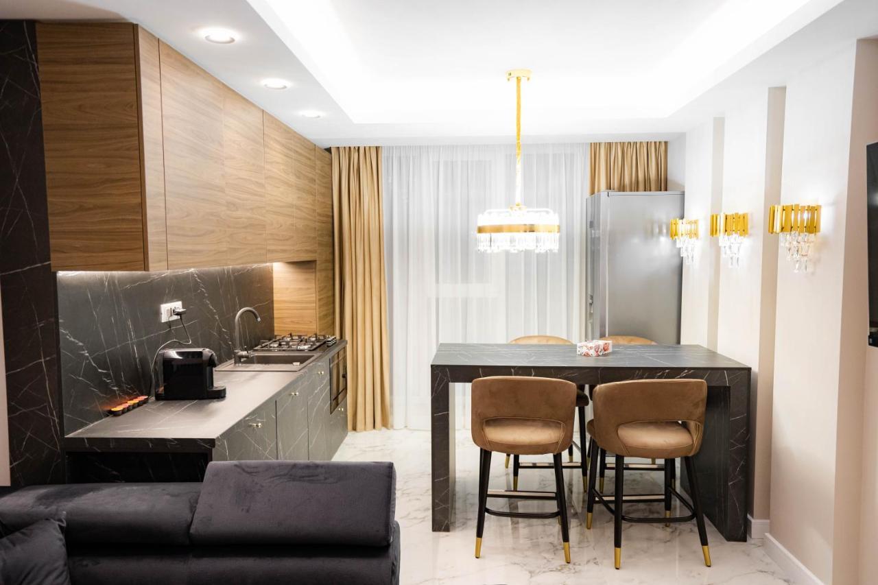 Deluxe Aparthotel Marwell Residence Suceava Luaran gambar