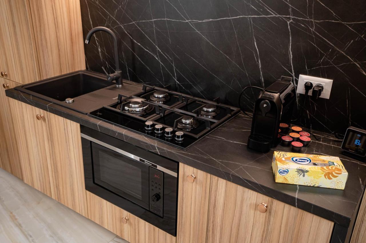 Deluxe Aparthotel Marwell Residence Suceava Luaran gambar