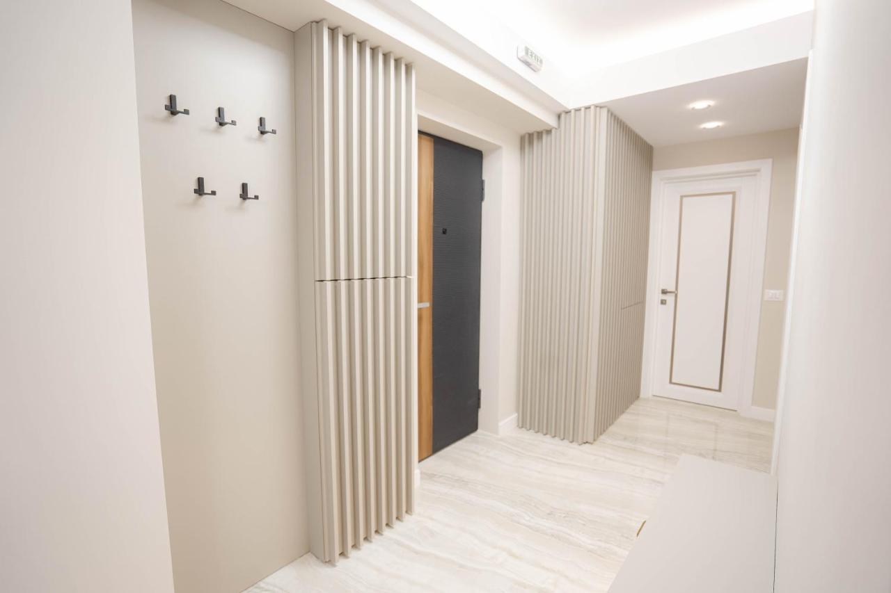 Deluxe Aparthotel Marwell Residence Suceava Luaran gambar