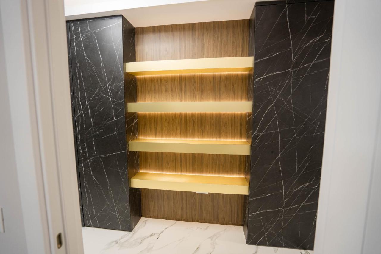 Deluxe Aparthotel Marwell Residence Suceava Luaran gambar