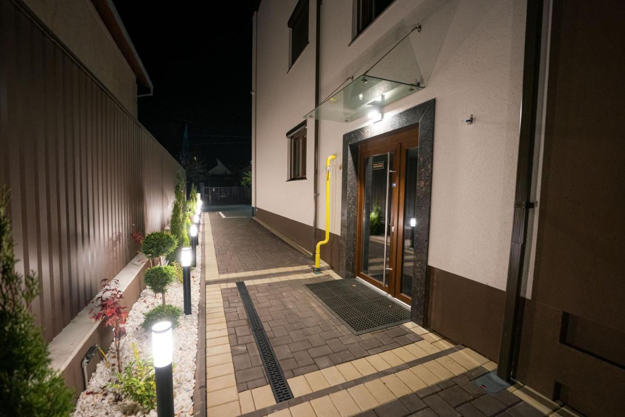 Deluxe Aparthotel Marwell Residence Suceava Luaran gambar