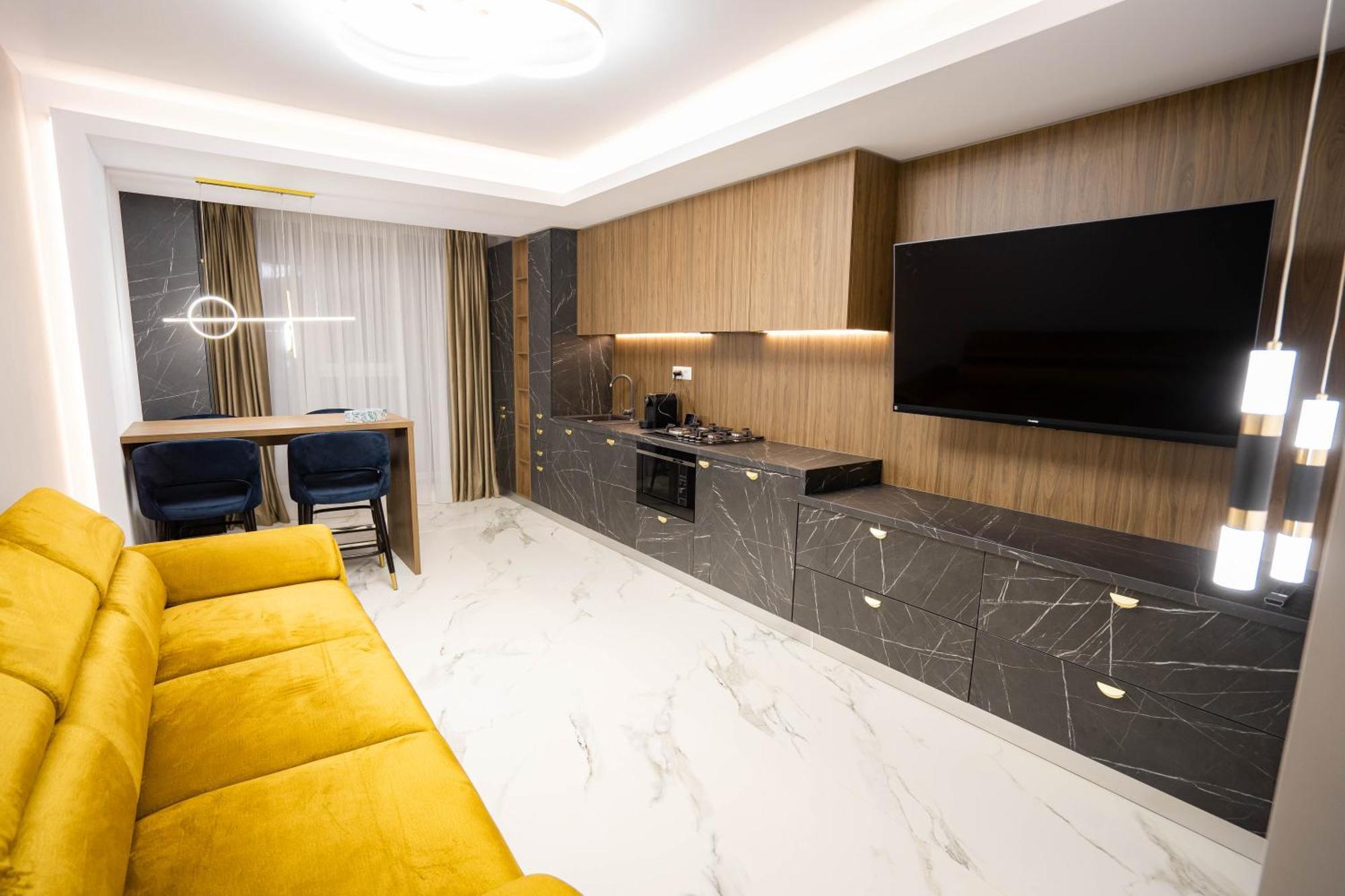 Deluxe Aparthotel Marwell Residence Suceava Luaran gambar