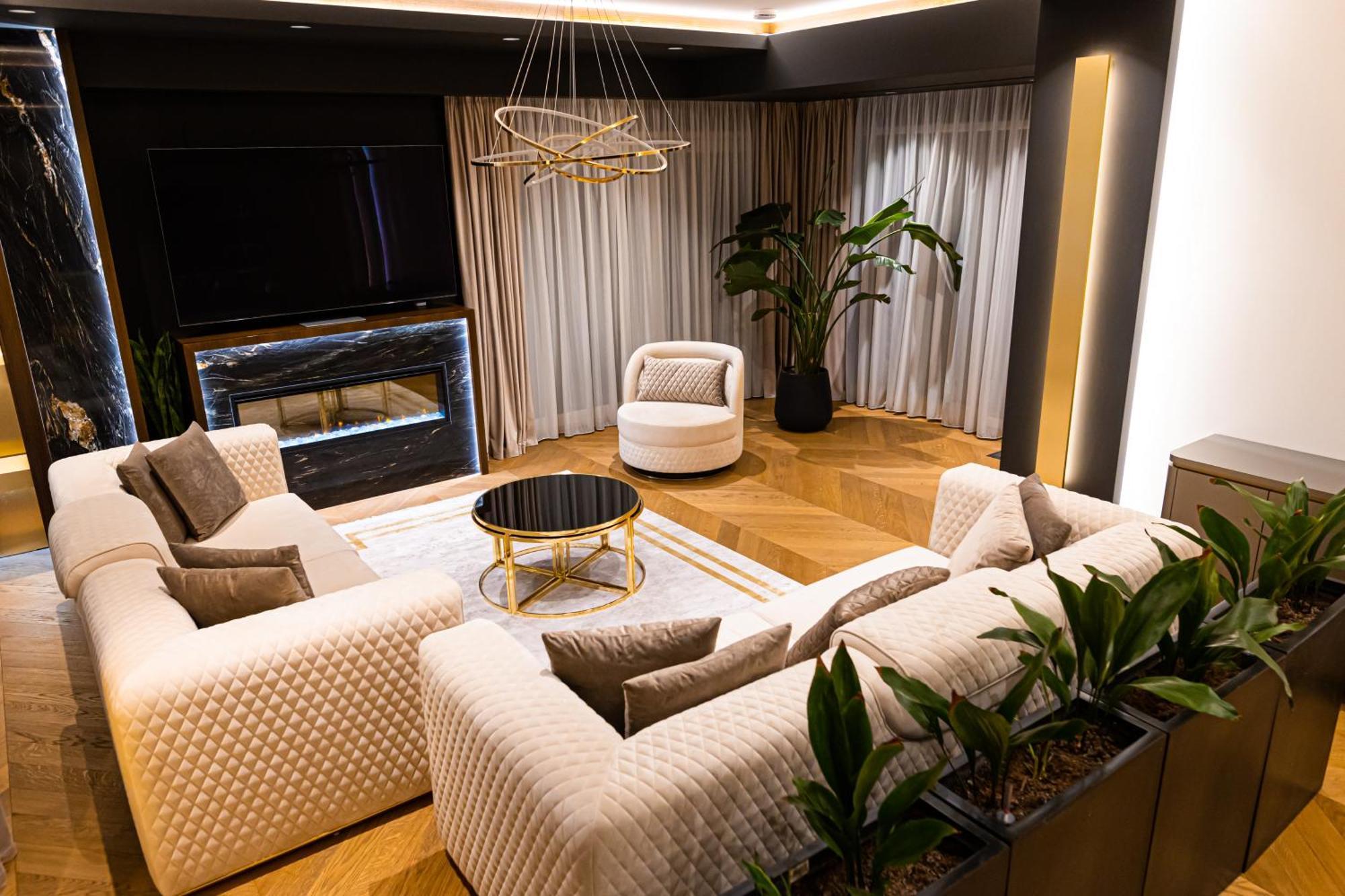 Deluxe Aparthotel Marwell Residence Suceava Luaran gambar